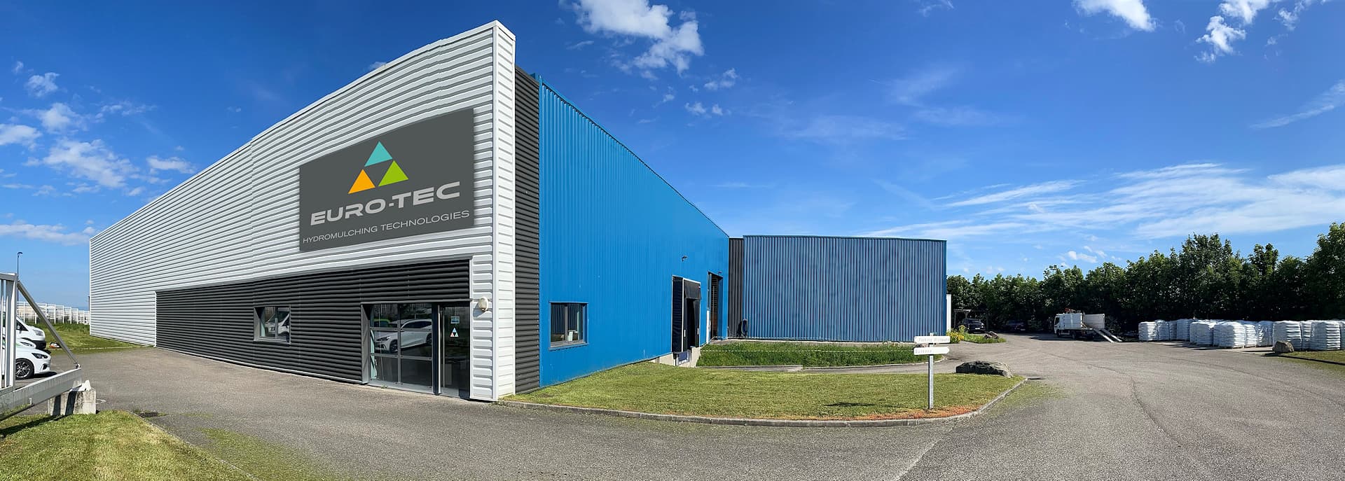 Euro-Tec est une entreprise Lyonnaise dont le siège est situé à proximité immédiate de l’Aéroport International de Lyon Saint Exupéry et de la gare TGV.